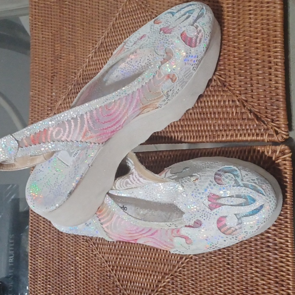 Shoes - Picture 3 of 9